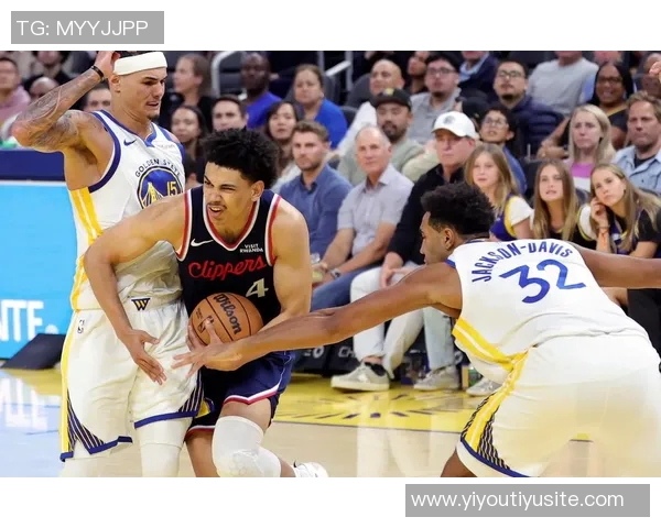 周一竞彩篮球分析:勇士外线火力全开快船双核组合成胜负关键 周一竞彩篮球分析:勇士外线火力全开快船双核组合成胜负关键